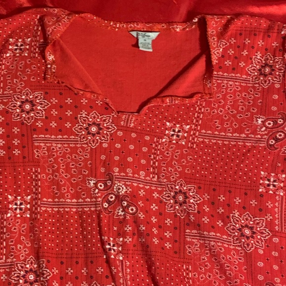 IB Diffusion Bandana print shirt, good material. Could be worn by anyone! - Picture 2 of 3